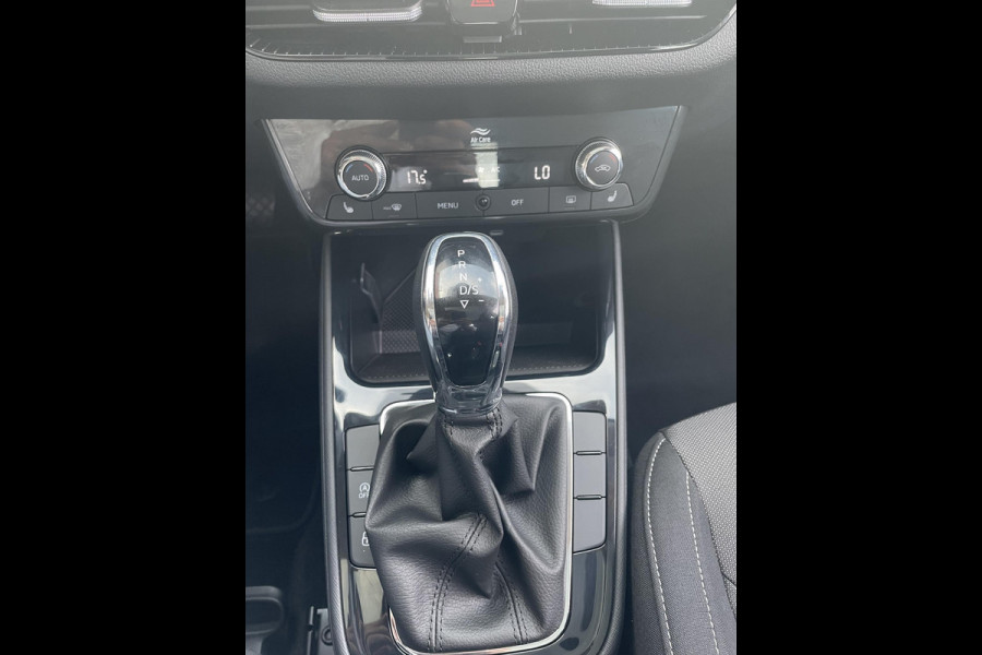 Škoda Fabia 1.0 TSI Ambition Panoramadak Navigatie Carplay PDC Camera Adaptive Cruise Control Stoelverwarming Full LED Climatronic