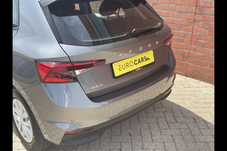 Škoda Fabia 1.0 TSI Ambition Panoramadak Navigatie Carplay PDC Camera Adaptive Cruise Control Stoelverwarming Full LED Climatronic