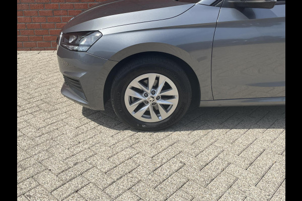 Škoda Fabia 1.0 TSI Ambition Panoramadak Navigatie Carplay PDC Camera Adaptive Cruise Control Stoelverwarming Full LED Climatronic