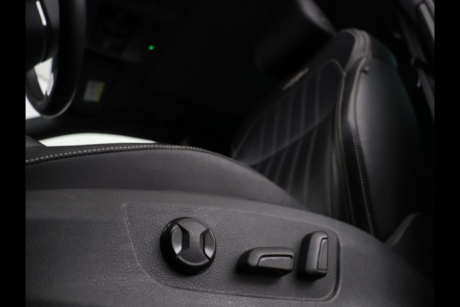 Škoda Superb Combi 1.4 TSI iV Laurin & Klement | Panoramadak | Leder | Trekhaak | Adaptive cruise | Stoelverwarming | Canton Sound |