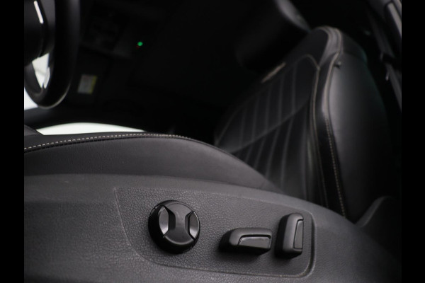 Škoda Superb Combi 1.4 TSI iV Laurin & Klement | Panoramadak | Leder | Trekhaak | Adaptive cruise | Stoelverwarming | Canton Sound |