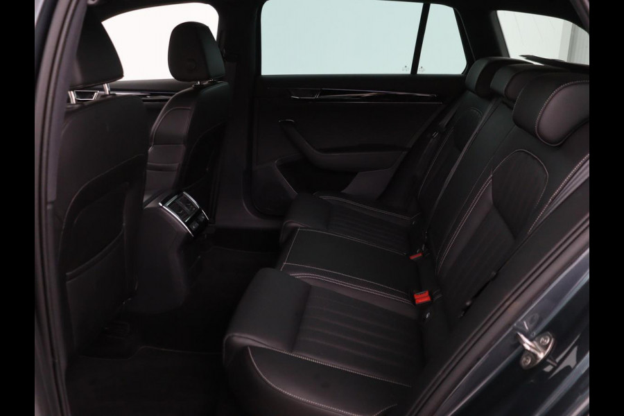 Škoda Superb Combi 1.4 TSI iV Laurin & Klement | Panoramadak | Leder | Trekhaak | Adaptive cruise | Stoelverwarming | Canton Sound |