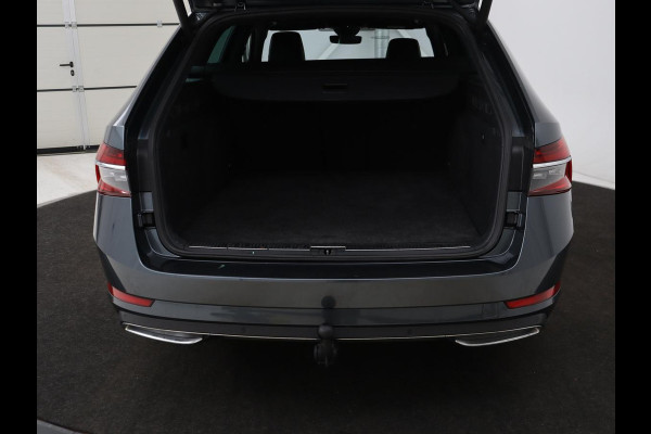 Škoda Superb Combi 1.4 TSI iV Laurin & Klement | Panoramadak | Leder | Trekhaak | Adaptive cruise | Stoelverwarming | Canton Sound |