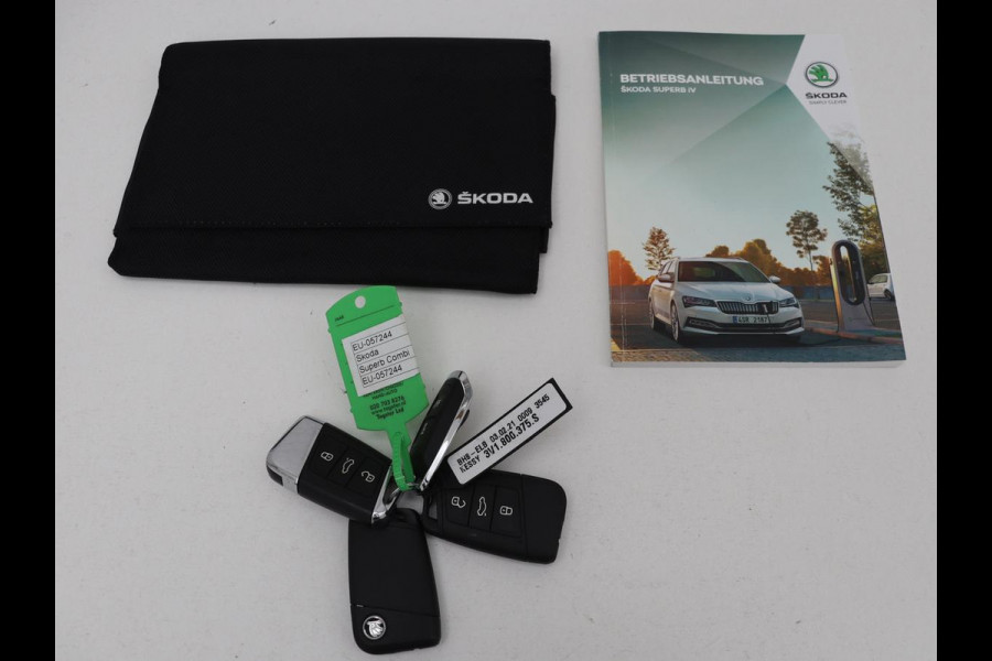 Škoda Superb Combi 1.4 TSI iV Laurin & Klement | Panoramadak | Leder | Trekhaak | Adaptive cruise | Stoelverwarming | Canton Sound |