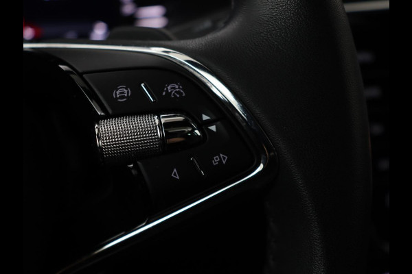 Škoda Superb Combi 1.4 TSI iV Laurin & Klement | Panoramadak | Leder | Trekhaak | Adaptive cruise | Stoelverwarming | Canton Sound |