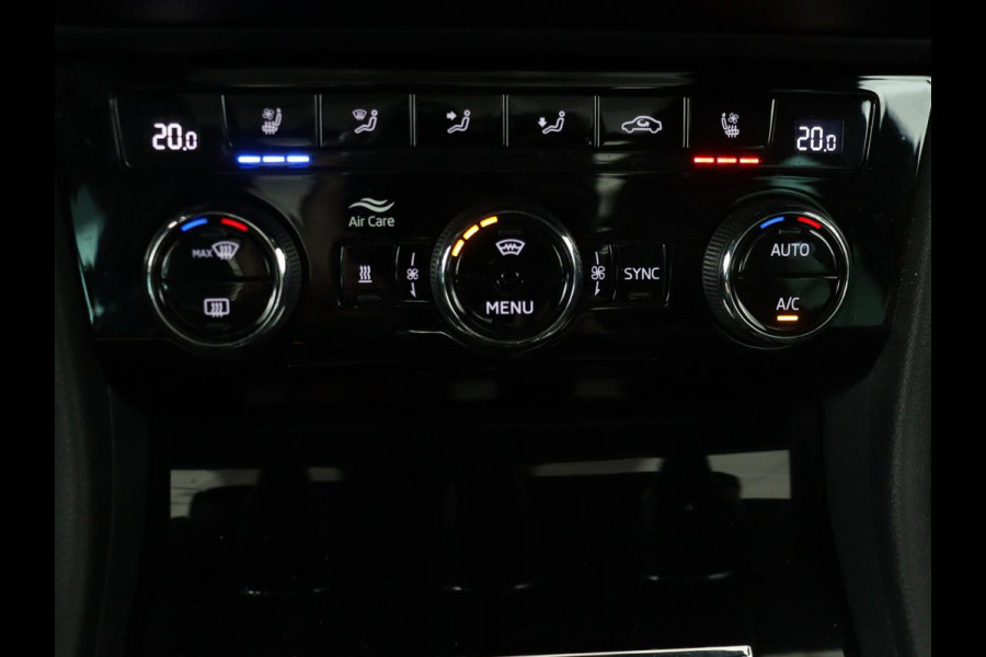 Škoda Superb Combi 1.4 TSI iV Laurin & Klement | Panoramadak | Leder | Trekhaak | Adaptive cruise | Stoelverwarming | Canton Sound |