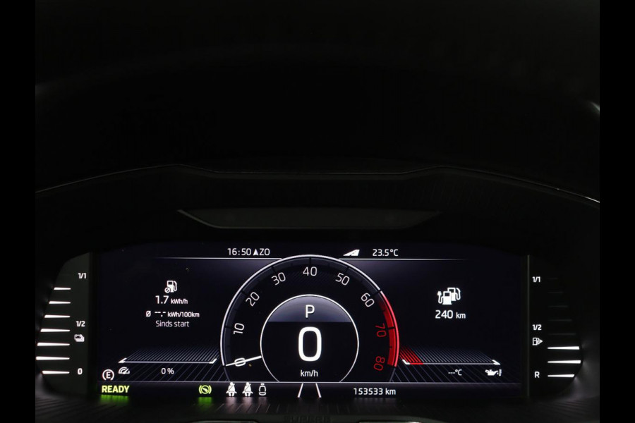 Škoda Superb Combi 1.4 TSI iV Laurin & Klement | Panoramadak | Leder | Trekhaak | Adaptive cruise | Stoelverwarming | Canton Sound |