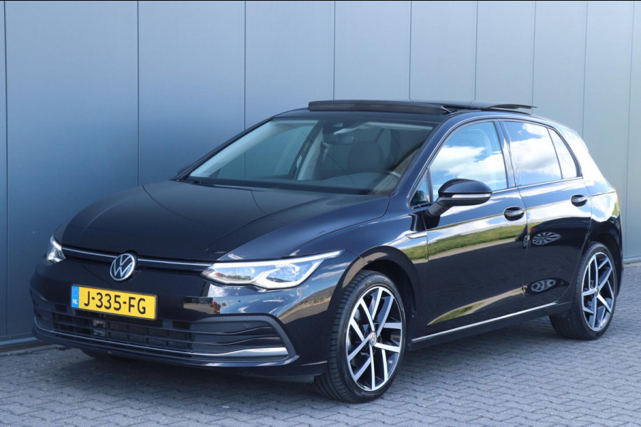 Volkswagen Golf 1.5 eTSI Style | PANO - IQ. LIGHT - NAP - VOL!