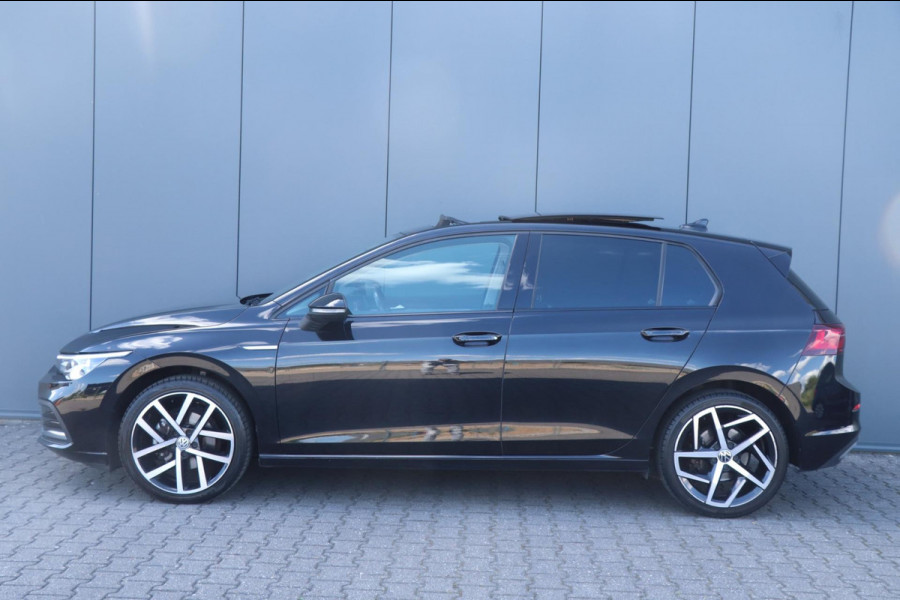 Volkswagen Golf 1.5 eTSI Style | PANO - IQ. LIGHT - NAP - VOL!