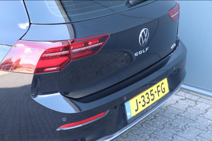 Volkswagen Golf 1.5 eTSI Style | PANO - IQ. LIGHT - NAP - VOL!
