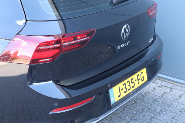 Volkswagen Golf 1.5 eTSI Style | PANO - IQ. LIGHT - NAP - VOL!