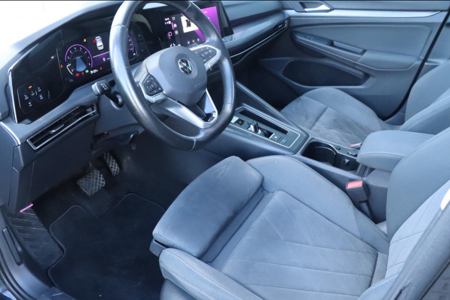 Volkswagen Golf 1.5 eTSI Style | PANO - IQ. LIGHT - NAP - VOL!