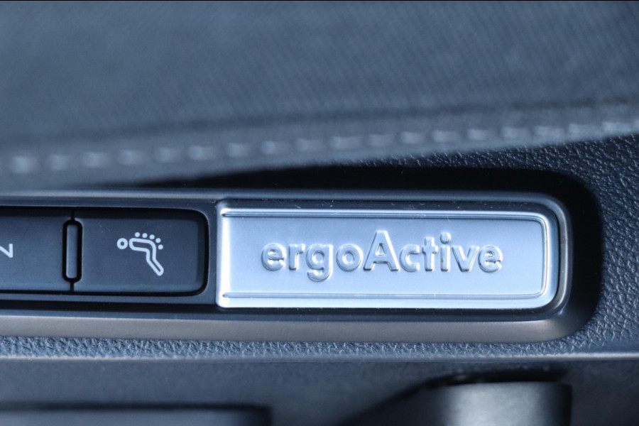 Volkswagen Golf 1.5 eTSI Style | PANO - IQ. LIGHT - NAP - VOL!