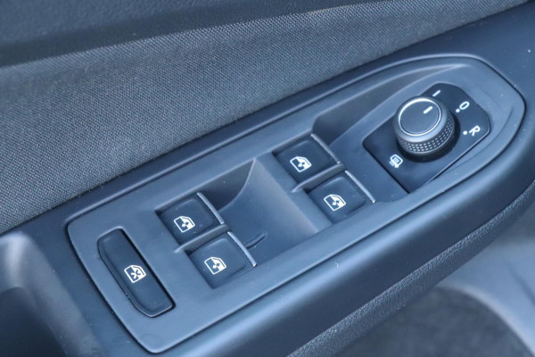 Volkswagen Golf 1.5 eTSI Style | PANO - IQ. LIGHT - NAP - VOL!