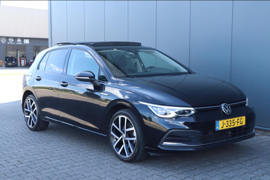 Volkswagen Golf 1.5 eTSI Style | PANO - IQ. LIGHT - NAP - VOL!