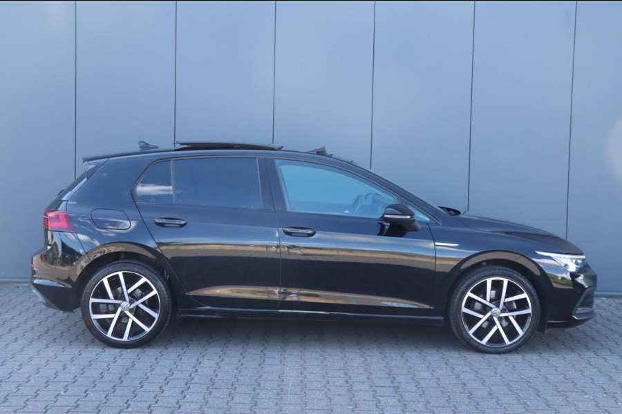 Volkswagen Golf 1.5 eTSI Style | PANO - IQ. LIGHT - NAP - VOL!