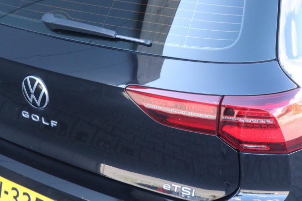 Volkswagen Golf 1.5 eTSI Style | PANO - IQ. LIGHT - NAP - VOL!