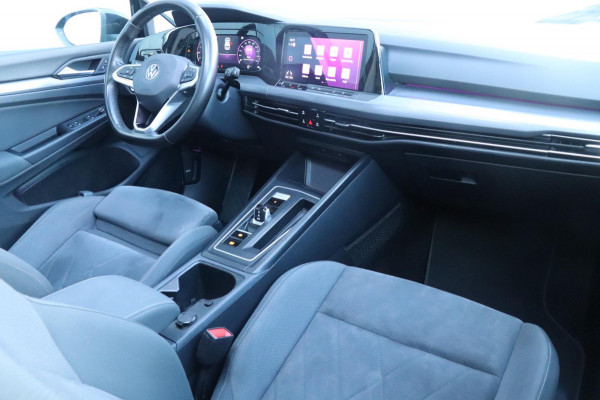 Volkswagen Golf 1.5 eTSI Style | PANO - IQ. LIGHT - NAP - VOL!