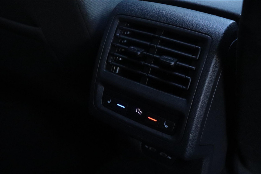 Volkswagen Golf 1.5 eTSI Style | PANO - IQ. LIGHT - NAP - VOL!