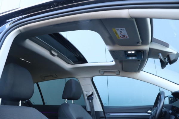 Volkswagen Golf 1.5 eTSI Style | PANO - IQ. LIGHT - NAP - VOL!