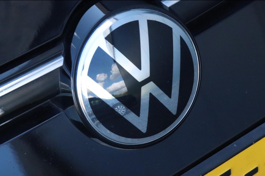 Volkswagen Golf 1.5 eTSI Style | PANO - IQ. LIGHT - NAP - VOL!
