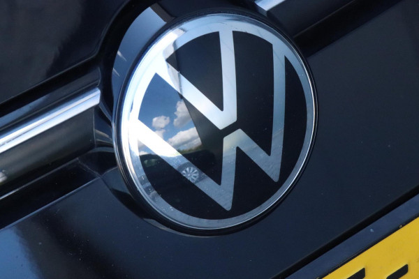 Volkswagen Golf 1.5 eTSI Style | PANO - IQ. LIGHT - NAP - VOL!