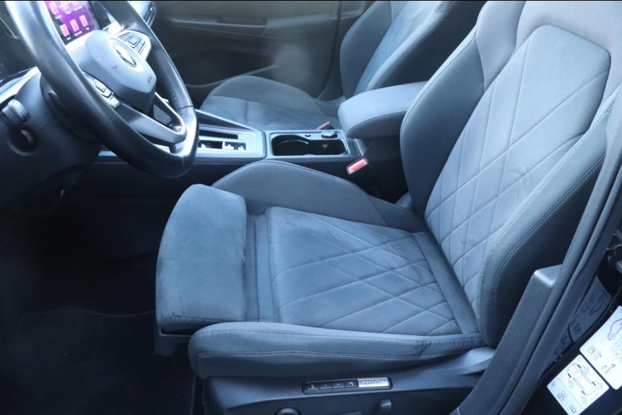 Volkswagen Golf 1.5 eTSI Style | PANO - IQ. LIGHT - NAP - VOL!