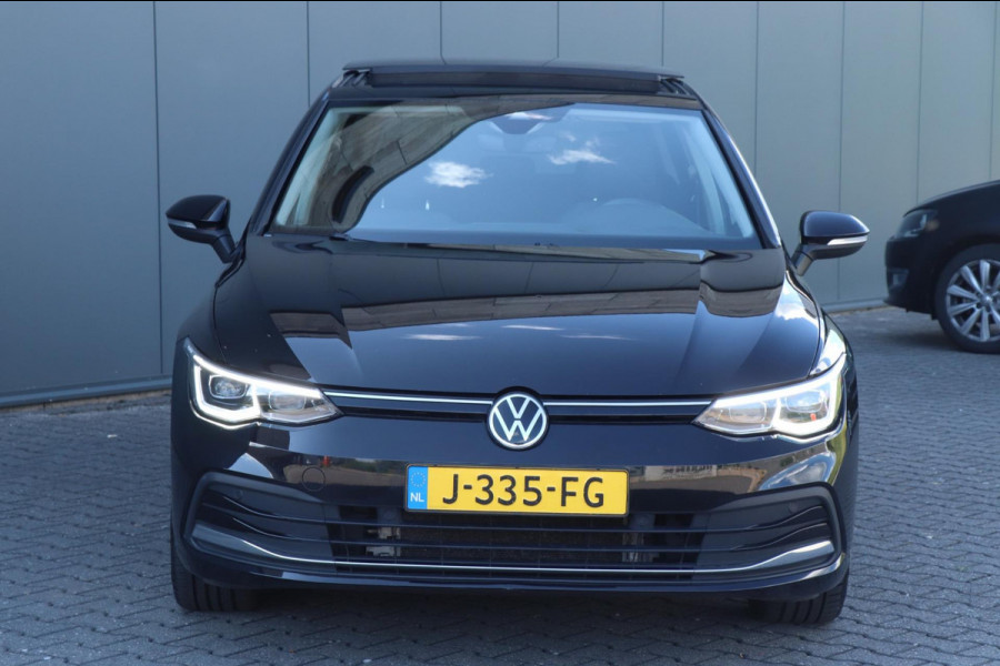 Volkswagen Golf 1.5 eTSI Style | PANO - IQ. LIGHT - NAP - VOL!