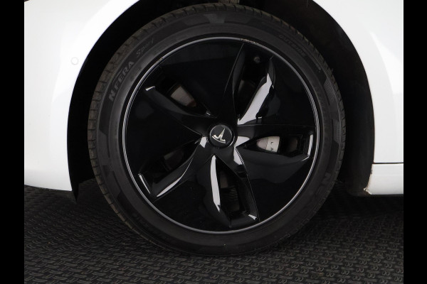 Tesla Model 3 Long Range AWD 75 kWh | Dodehoek detectie | Voorstoelen verwarmd |