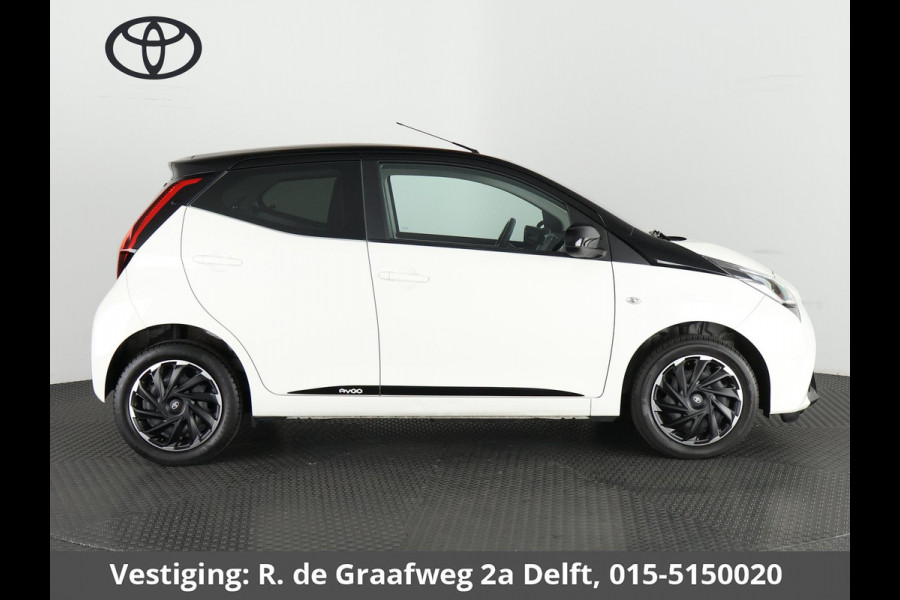 Toyota Aygo 1.0 VVT-i X-Play Bi-Tone | Apple Carplay & AndroidAUTO | Camera | Privacy Glass |