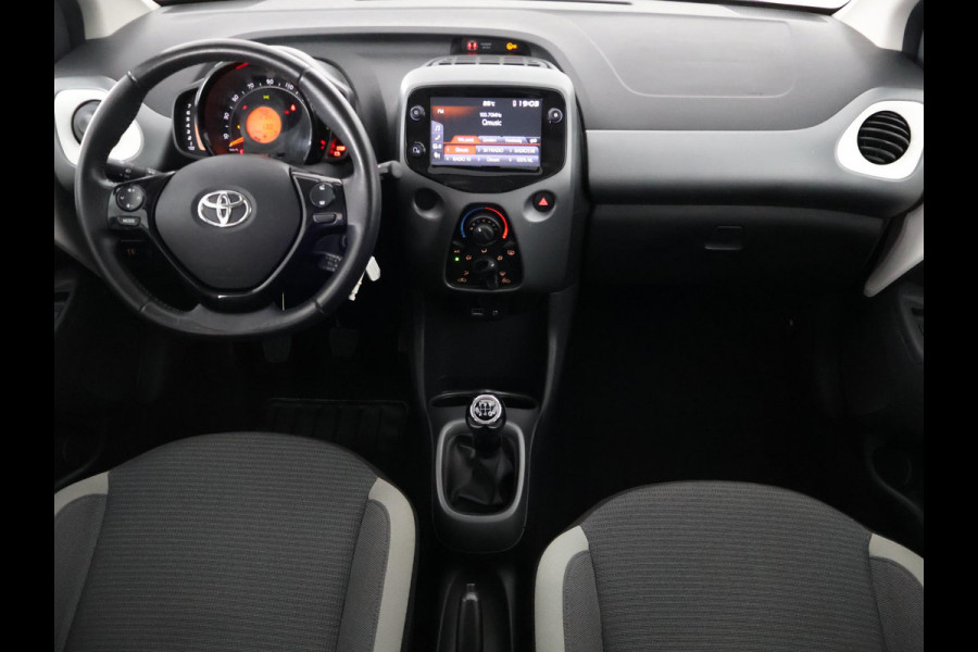 Toyota Aygo 1.0 VVT-i X-Play Bi-Tone | Apple Carplay & AndroidAUTO | Camera | Privacy Glass |