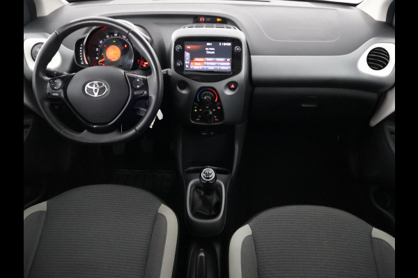 Toyota Aygo 1.0 VVT-i X-Play Bi-Tone | Apple Carplay & AndroidAUTO | Camera | Privacy Glass |