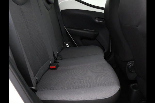 Toyota Aygo 1.0 VVT-i X-Play Bi-Tone | Apple Carplay & AndroidAUTO | Camera | Privacy Glass |