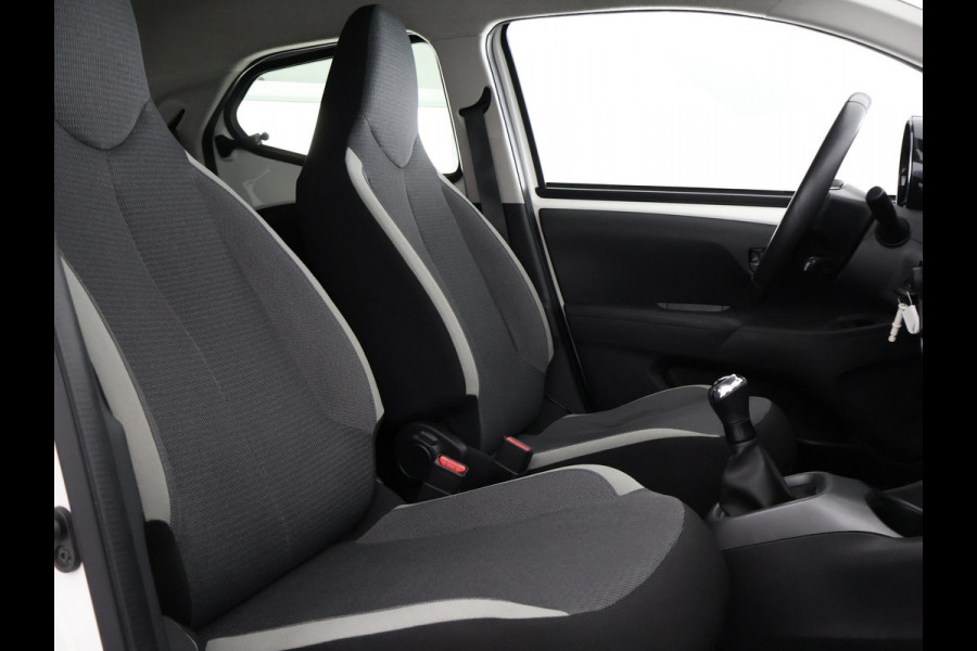 Toyota Aygo 1.0 VVT-i X-Play Bi-Tone | Apple Carplay & AndroidAUTO | Camera | Privacy Glass |