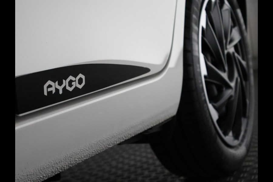 Toyota Aygo 1.0 VVT-i X-Play Bi-Tone | Apple Carplay & AndroidAUTO | Camera | Privacy Glass |