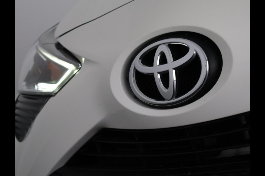 Toyota Aygo 1.0 VVT-i X-Play Bi-Tone | Apple Carplay & AndroidAUTO | Camera | Privacy Glass |