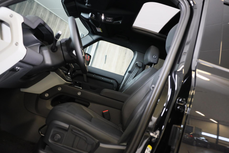 Land Rover Defender 2.0 P300e 110 X-DYNAMIC SE / AUT / 360 Camera / Leder / Apple Carplay / Open Panoramadak / Head Up / Memory