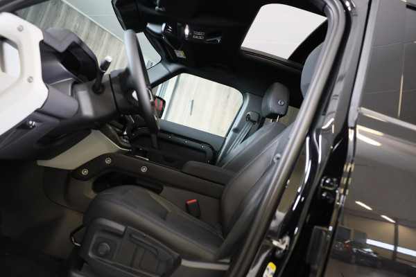 Land Rover Defender 2.0 P300e 110 X-DYNAMIC SE / AUT / 360 Camera / Leder / Apple Carplay / Open Panoramadak / Head Up / Memory