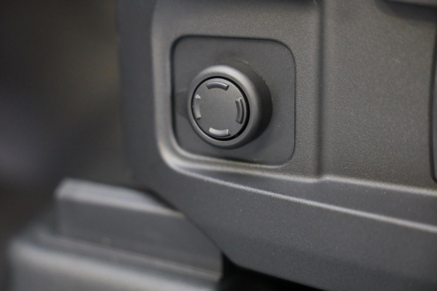 Land Rover Defender 2.0 P300e 110 X-DYNAMIC SE / AUT / 360 Camera / Leder / Apple Carplay / Open Panoramadak / Head Up / Memory