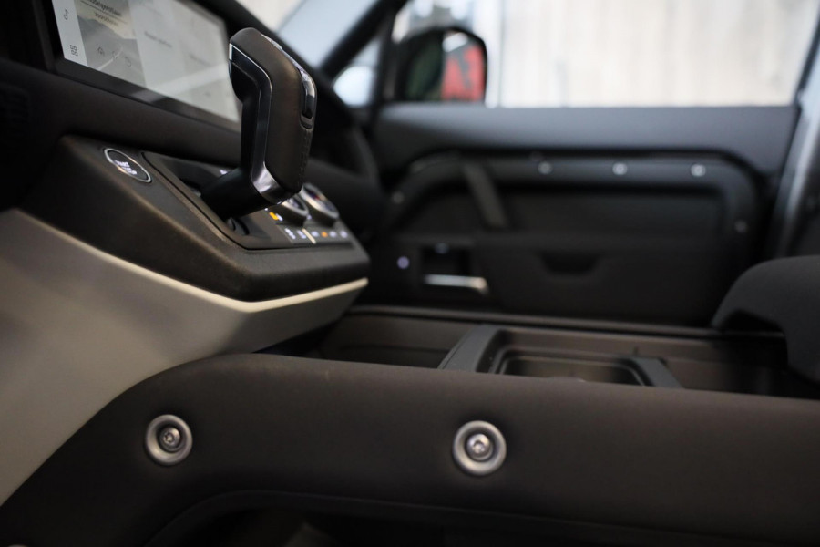 Land Rover Defender 2.0 P300e 110 X-DYNAMIC SE / AUT / 360 Camera / Leder / Apple Carplay / Open Panoramadak / Head Up / Memory