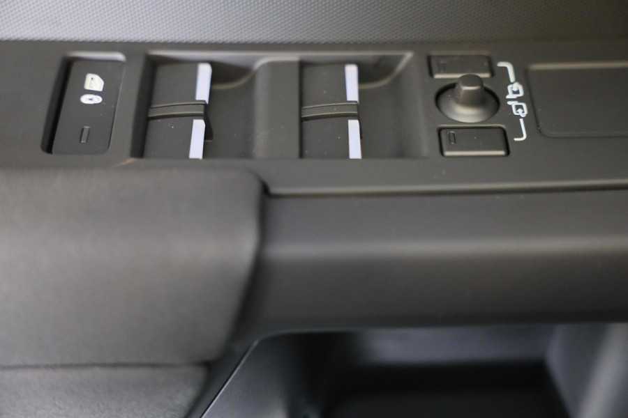 Land Rover Defender 2.0 P300e 110 X-DYNAMIC SE / AUT / 360 Camera / Leder / Apple Carplay / Open Panoramadak / Head Up / Memory