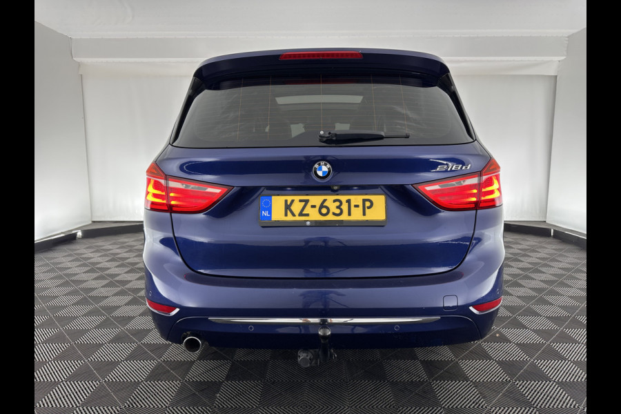 BMW 2 Serie Gran Tourer 218D High Executive Luxury-Line 7-Pers Aut. *PANO | NAVI-FULLMAP | LUXURY-LEATHER | FULL-LED | ECC | KEYLESS | HEATED-COMFORTSEATS | SHIFT-PADDLES | AMBIENT-LIGHT | CAMERA | HEAD UP | PDC | TOWBAR | 17"ALU*
