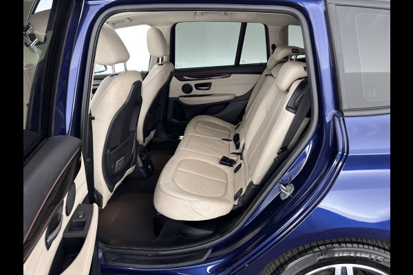 BMW 2 Serie Gran Tourer 218D High Executive Luxury-Line 7-Pers Aut. *PANO | NAVI-FULLMAP | LUXURY-LEATHER | FULL-LED | ECC | KEYLESS | HEATED-COMFORTSEATS | SHIFT-PADDLES | AMBIENT-LIGHT | CAMERA | HEAD UP | PDC | TOWBAR | 17"ALU*