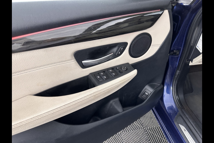 BMW 2 Serie Gran Tourer 218D High Executive Luxury-Line 7-Pers Aut. *PANO | NAVI-FULLMAP | LUXURY-LEATHER | FULL-LED | ECC | KEYLESS | HEATED-COMFORTSEATS | SHIFT-PADDLES | AMBIENT-LIGHT | CAMERA | HEAD UP | PDC | TOWBAR | 17"ALU*