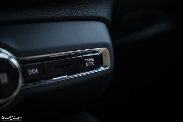 Volvo XC40 1.5 T4 Recharge Inscription | Adaptieve cruise | Apple carplay | Premium audio | Zwenkbare Trekhaak |
