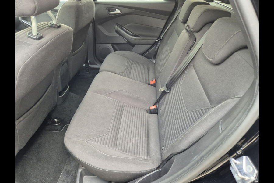 Ford FOCUS Wagon 92KW Titanium ST-Line navigatie,parkeersensoren,stoelverwarming