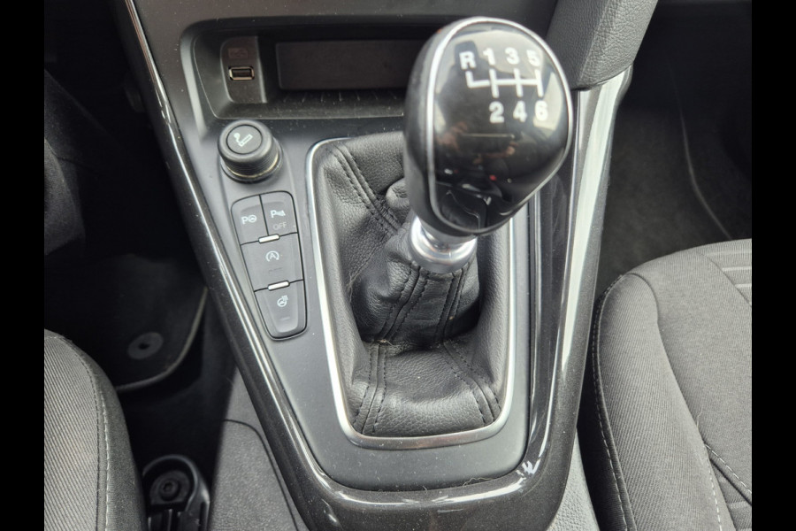 Ford FOCUS Wagon 92KW Titanium ST-Line navigatie,parkeersensoren,stoelverwarming