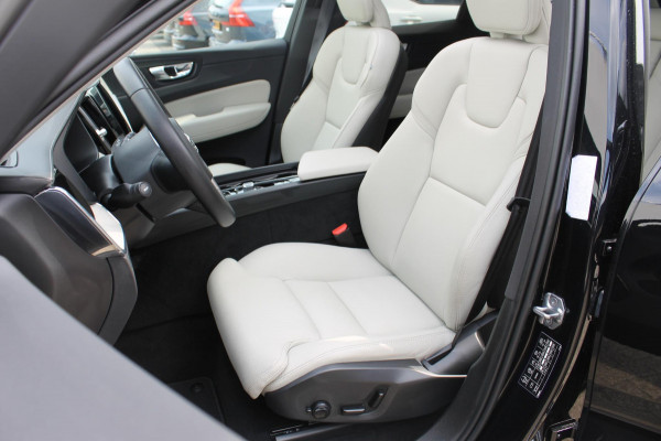 Volvo XC60 T8 390PK Automaat Twin Engine AWD Inscription Apple CarPlay / Cruise Control / Android auto / Panoramadak / Achteruitrij camera / Elektrisch bedienbare bestuurdersstoel met geheugen / Parkeersensoren voor en achter /