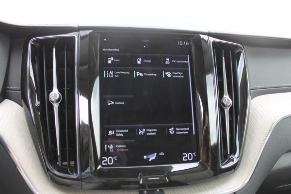 Volvo XC60 T8 390PK Automaat Twin Engine AWD Inscription Apple CarPlay / Cruise Control / Android auto / Panoramadak / Achteruitrij camera / Elektrisch bedienbare bestuurdersstoel met geheugen / Parkeersensoren voor en achter /