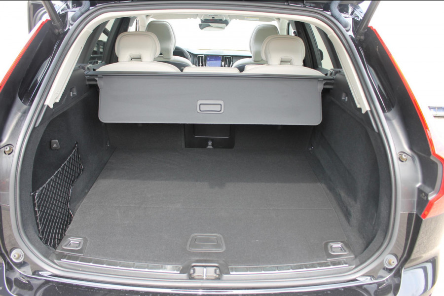 Volvo XC60 T8 390PK Automaat Twin Engine AWD Inscription Apple CarPlay / Cruise Control / Android auto / Panoramadak / Achteruitrij camera / Elektrisch bedienbare bestuurdersstoel met geheugen / Parkeersensoren voor en achter /